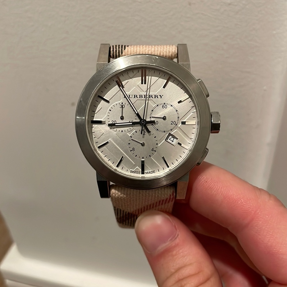 Mint Burberry watch
